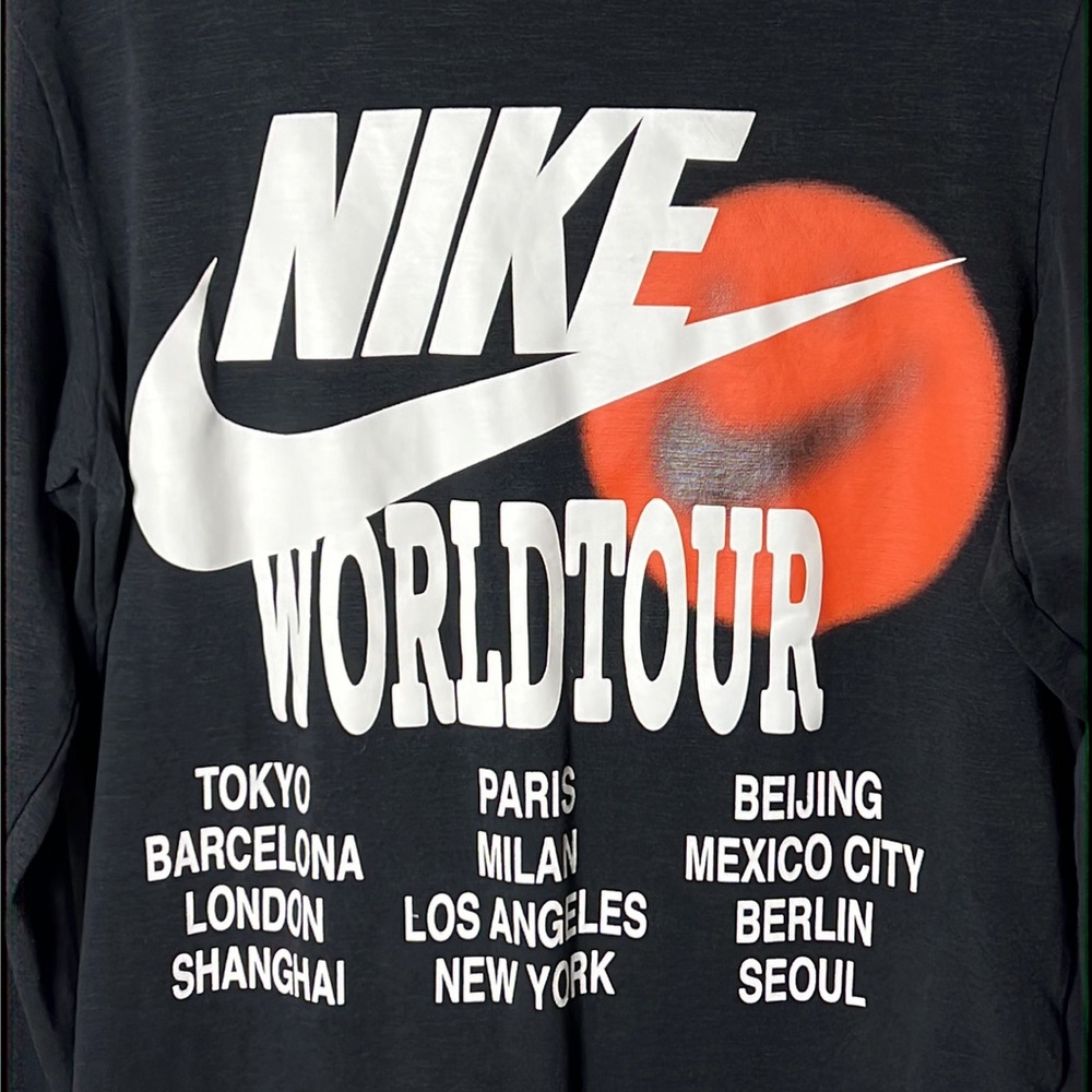 NIKE SPORTSWEAR  WORLD TOUR LONG SLEEVE SHIRT SIZE MEDIUM - Picture 3 of 12